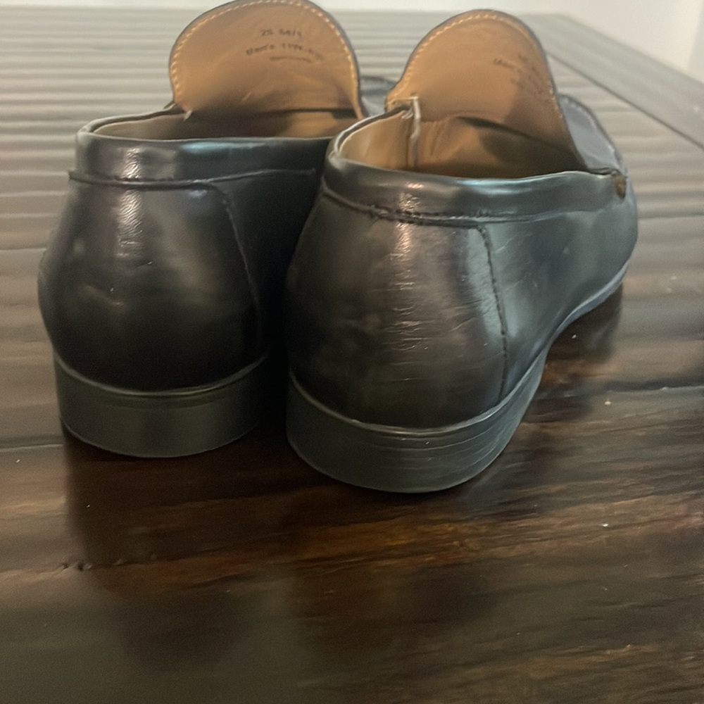 Johnston & Murphy black leather loafer, 11 wide - Picture 2 of 4